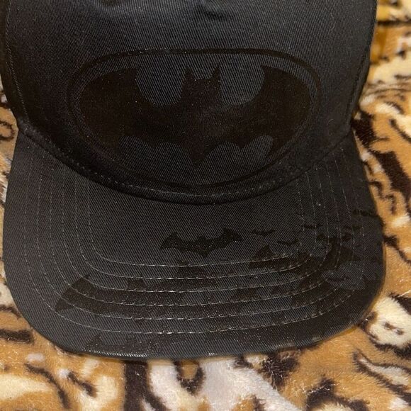 Batman Black w/Ghost Bats SnapBack Hat DC Comics Gotham Youth OSFM New - Picture 7 of 11